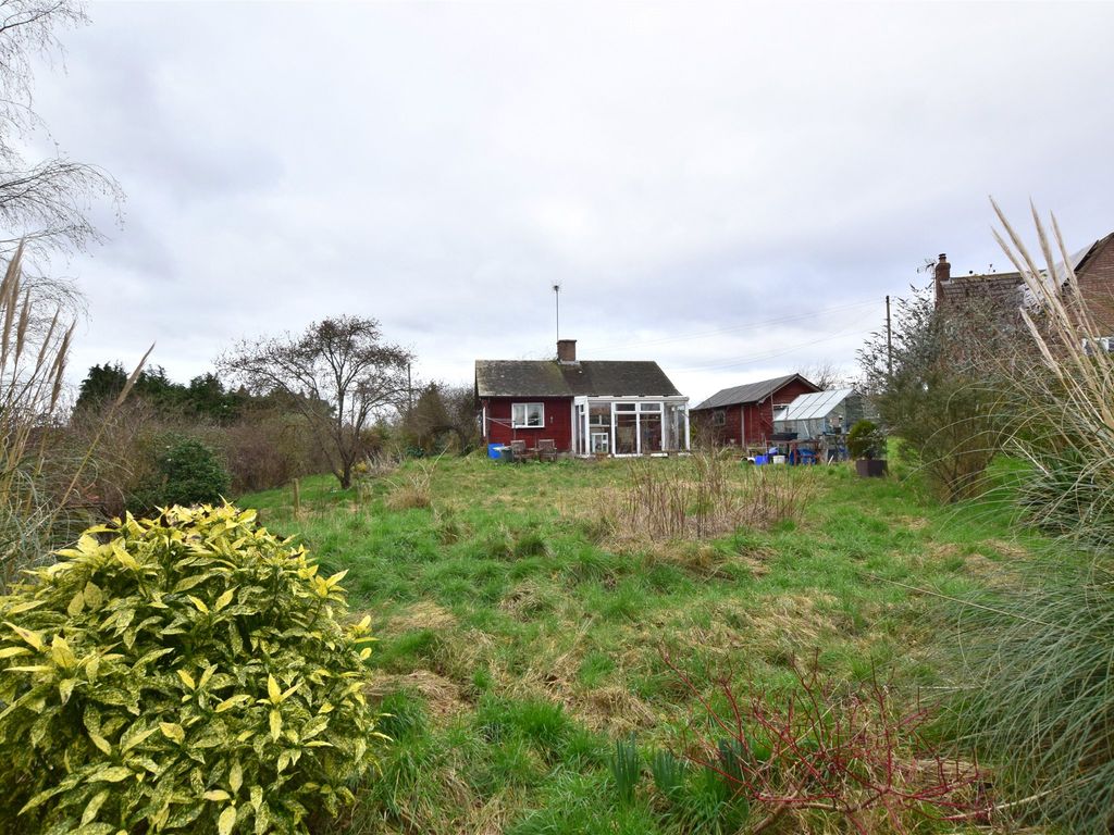 2 bed bungalow for sale in Church Lane, Norton, Gloucester, Gloucestershire GL2, £200,000 Zoopla