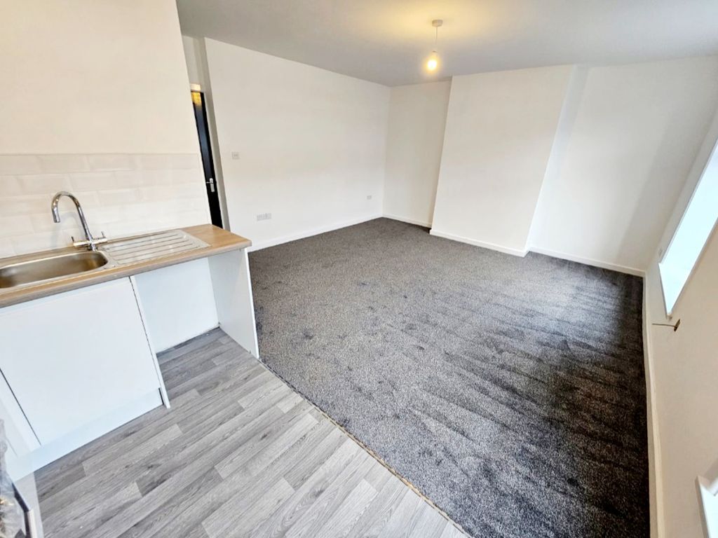1 bed flat to rent in Hardshaw Street, St. Helens WA10, £650 pcm Zoopla