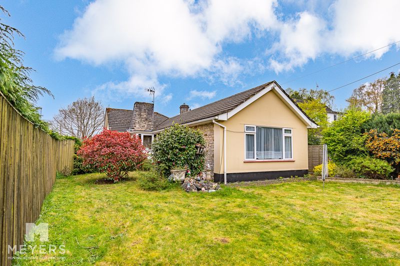 2 bed bungalow for sale in Dorset Avenue, West Parley, Ferndown BH22, £