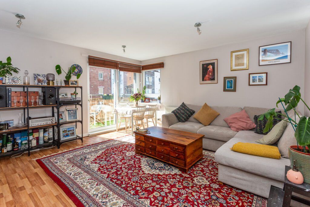 2 bed flat for sale in Albion Gardens, Edinburgh EH7, £235,000 Zoopla