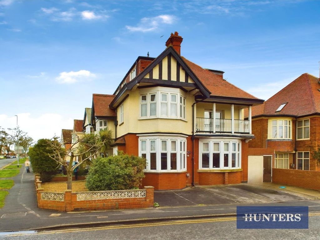 2 bed flat for sale in Cardigan Road, Bridlington YO15, £195,000 Zoopla