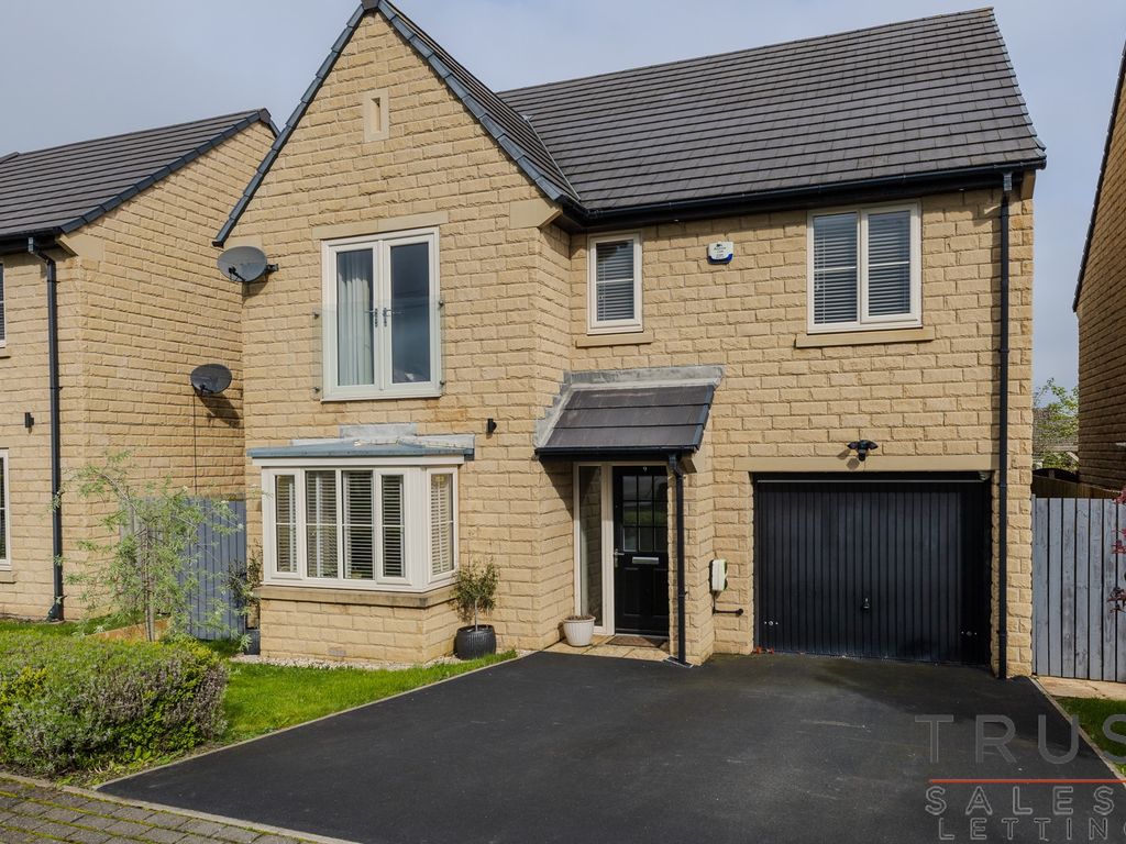 4 bed detached house for sale in White Lee Road, Batley WF17, £399,950