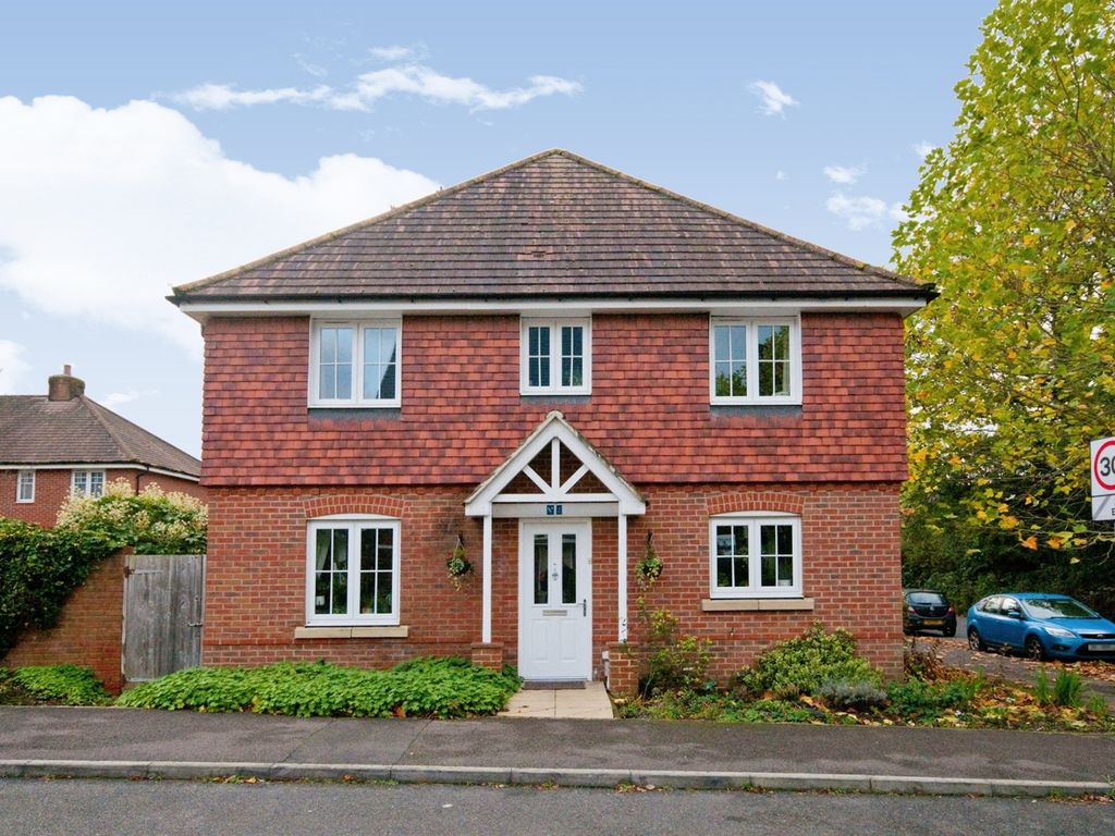 3 bed end terrace house for sale in Chichester Road, Hellingly
