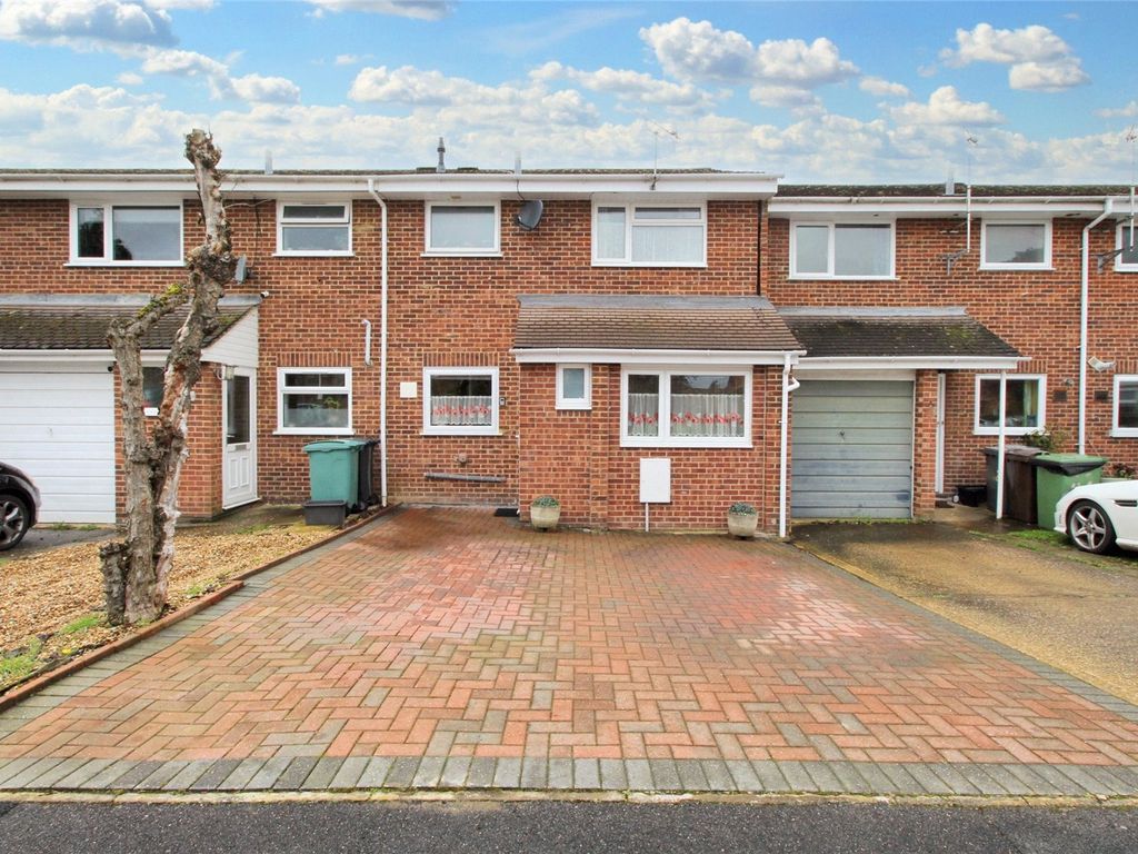 3 bed terraced house for sale in Alma Road, Bordon, Hampshire GU35, £