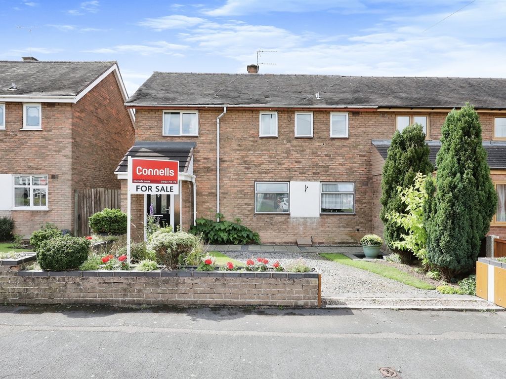 3 bed town house for sale in Whitgreave Avenue, Featherstone