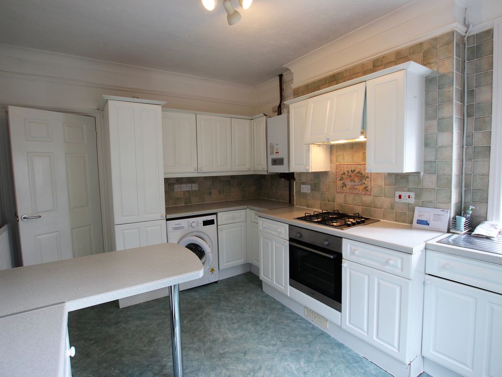 1 bed flat to rent in Westwood Avenue, Ferndown BH22, £1,050 pcm Zoopla