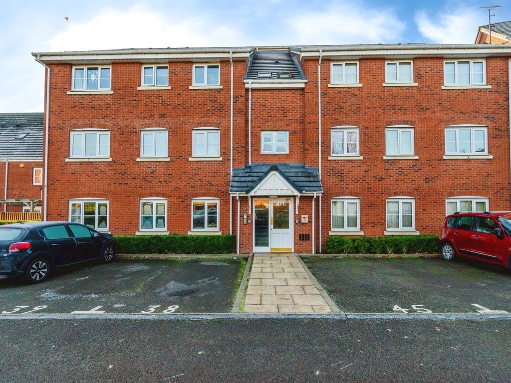 2 bed flat for sale in Russell Street, Willenhall WV13, £100,000 Zoopla