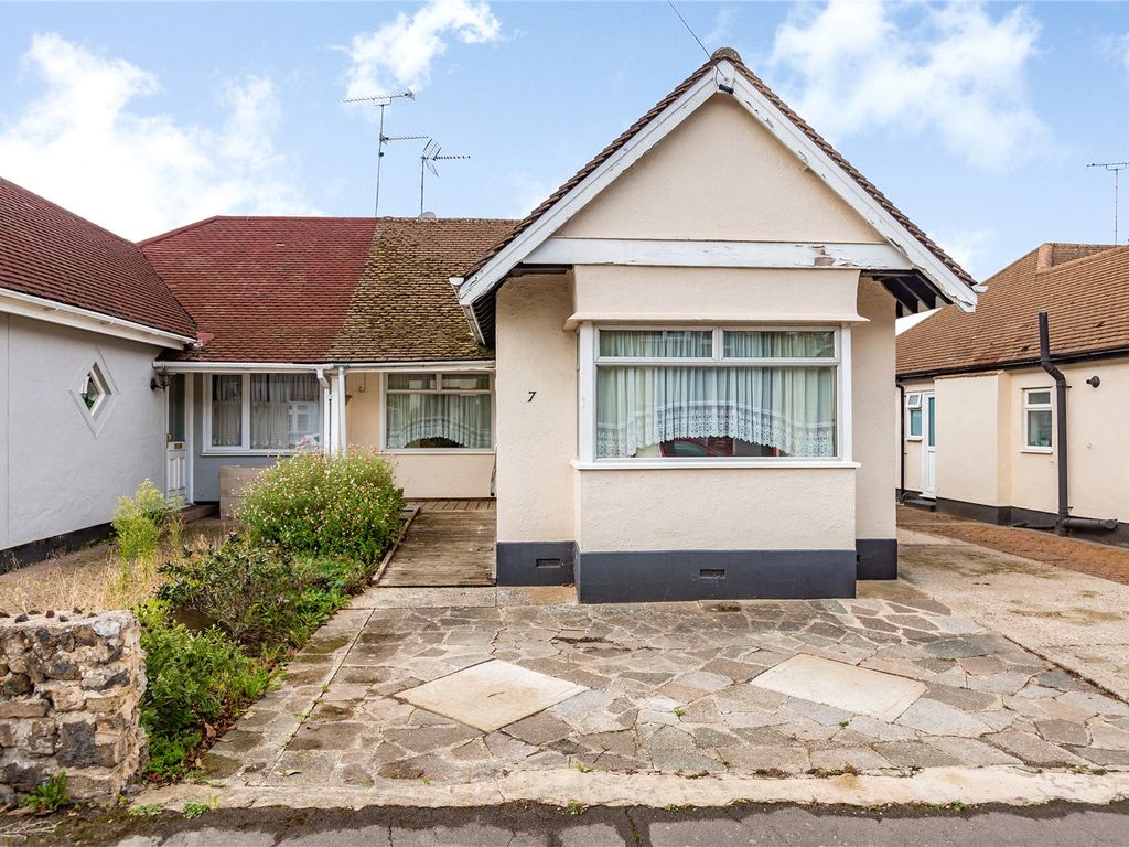 2 bed bungalow for sale in Belgrave Close, Chelmsford, Essex CM2, £