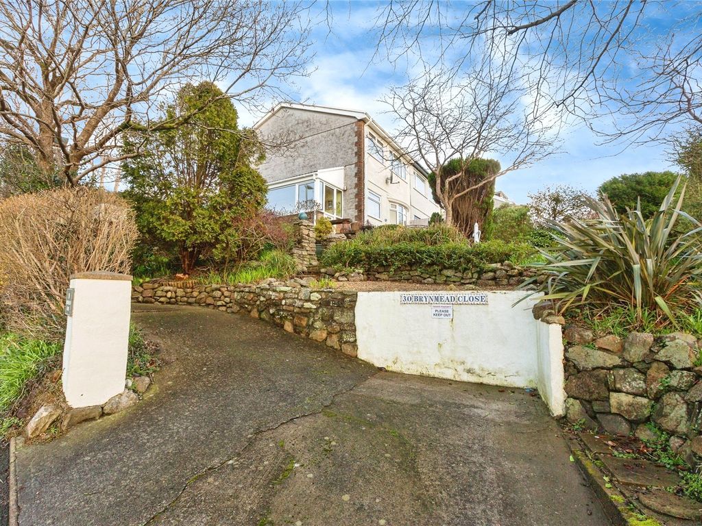 3 bed semidetached house for sale in Brynmead Close, Sketty, Swansea