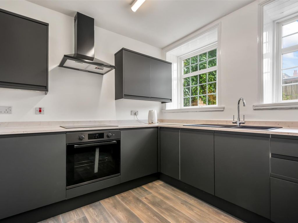 6 bed property for sale in Barnsley Road, Hemsworth, Pontefract WF9