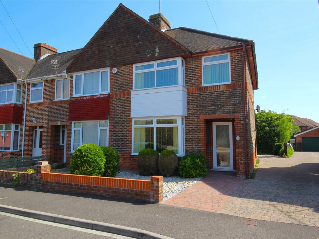 3 bed end terrace house for sale in Beaconsfield Road, Fareham