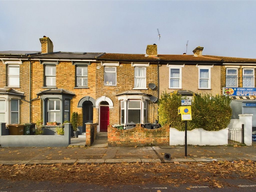 2 bed flat to rent in Queens Road, Walthamstow, London E17, £2,100 pcm