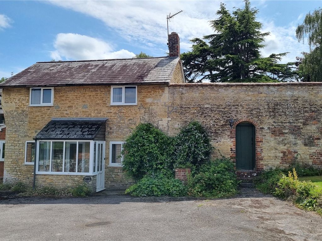 2 bed detached house for sale in Wyke Road, Gillingham, Dorset SP8, £