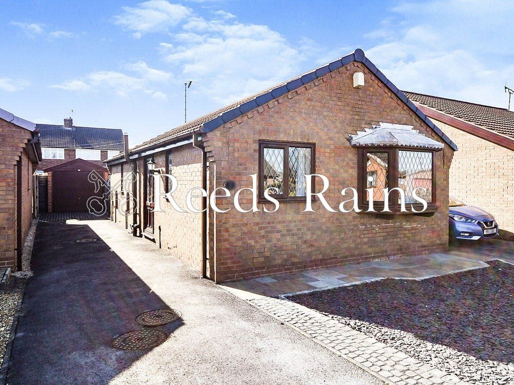 2 bed bungalow for sale in Boundary Close, Staveley, Chesterfield