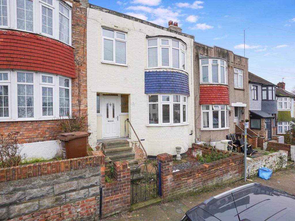 3 bed terraced house for sale in Leslie Road, Gillingham ME7, £230,000