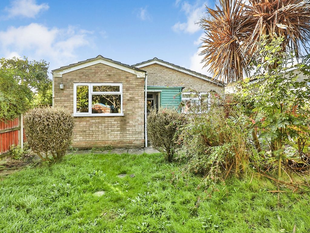 3 bed detached house for sale in Page Road, Brundall, Norwich NR13, £