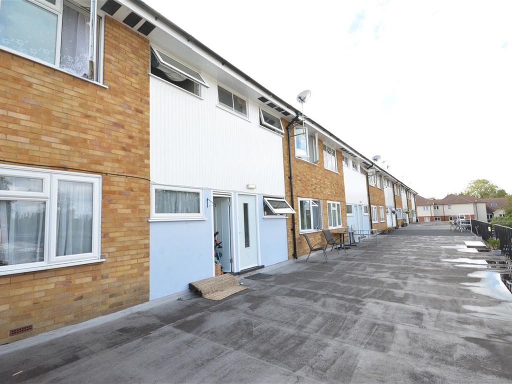 2 bed flat to rent in Kingston Road, Ewell, Epsom KT19, £1,450 pcm Zoopla