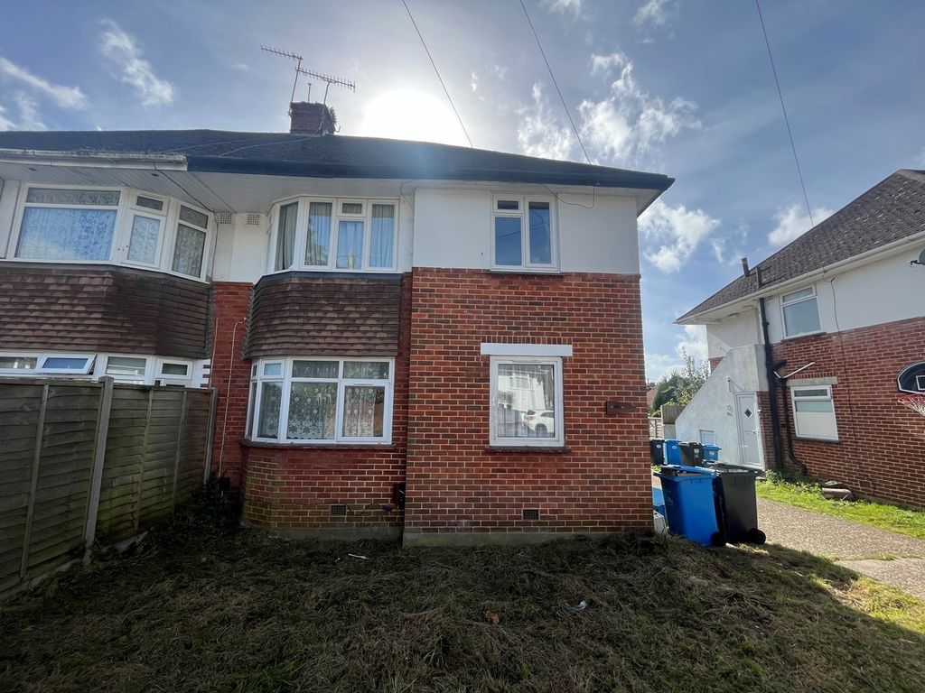 2 bed flat to rent in Wharfdale Road, Poole BH12, £1,250 pcm Zoopla