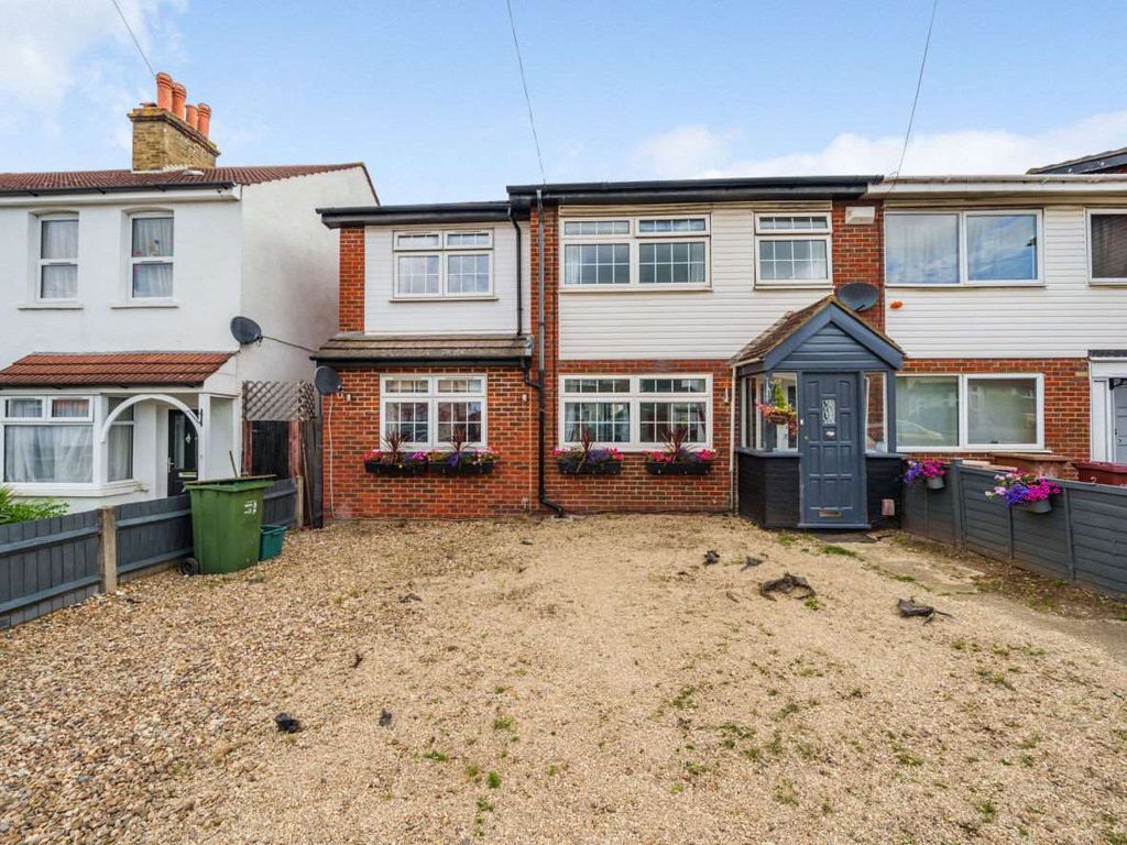 5 bed end terrace house for sale in Gander Green Lane, North Cheam