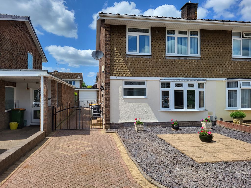 3 bed semidetached house for sale in Court Gardens, Rogerstone