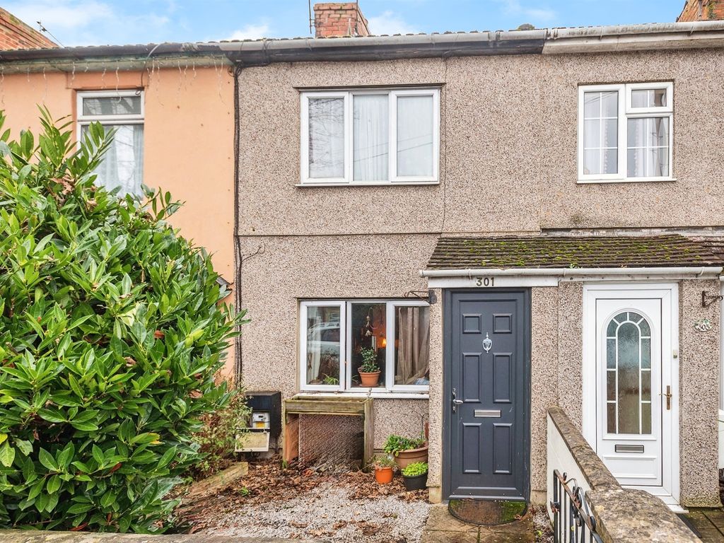 2 bed terraced house for sale in Cheney Manor Road, Swindon SN2, £