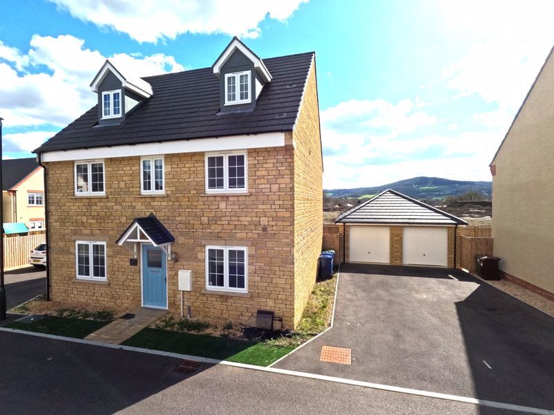 5 bed detached house for sale in Annatto Close, Brockworth, Gloucester