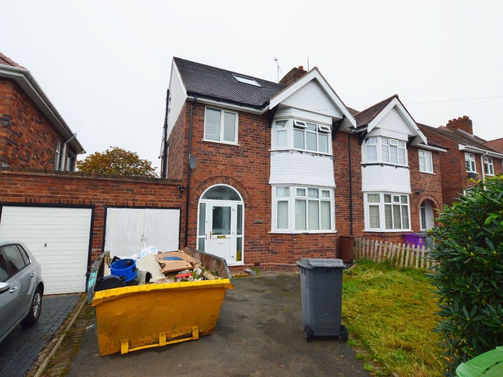 3 bed semidetached house to rent in Westminster Avenue, Wolverhampton WV4, £1,349 pcm Zoopla