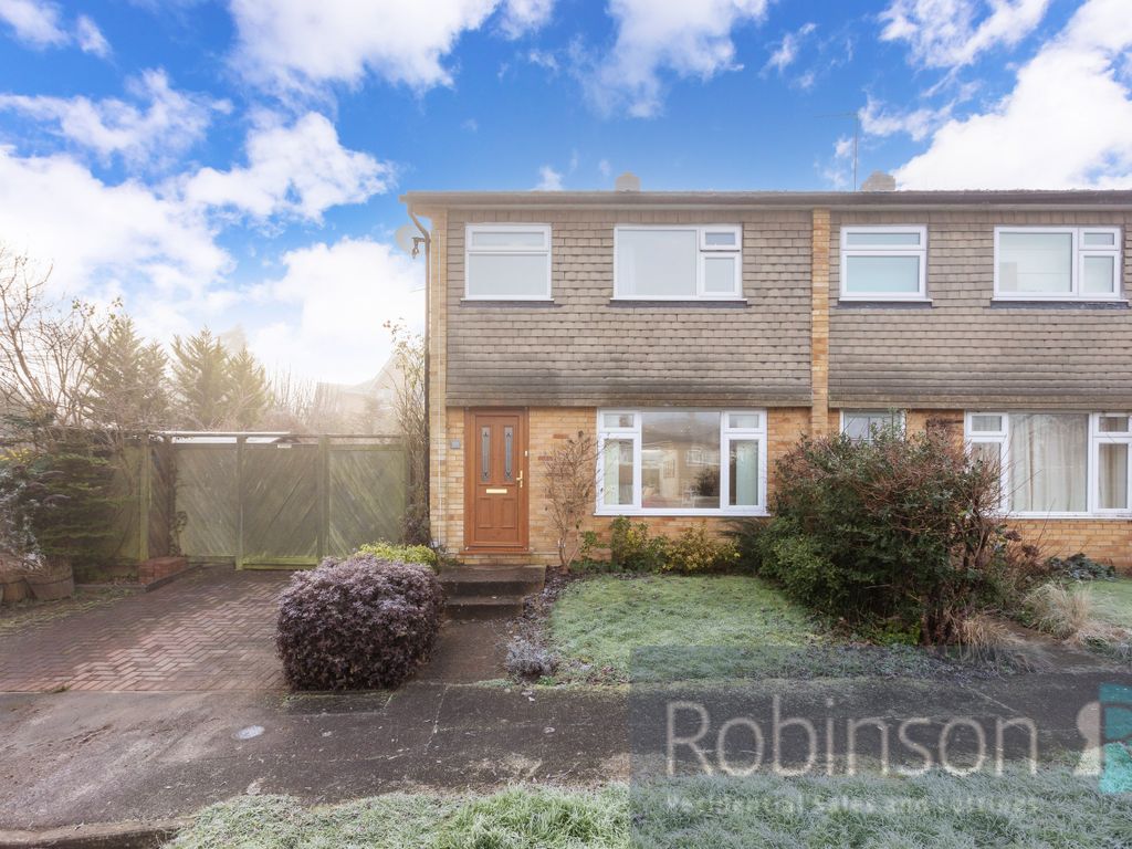 3 bed terraced house for sale in Derwent Drive, Maidenhead, Berkshire