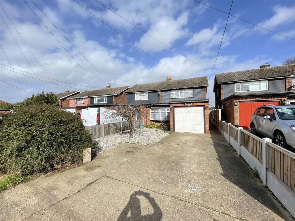 4 bed semidetached house for sale in Princess Margaret Road, East