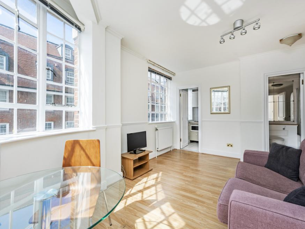 1 bed flat to rent in Chelsea Cloisters, Sloane Avenue, Chelsea, London