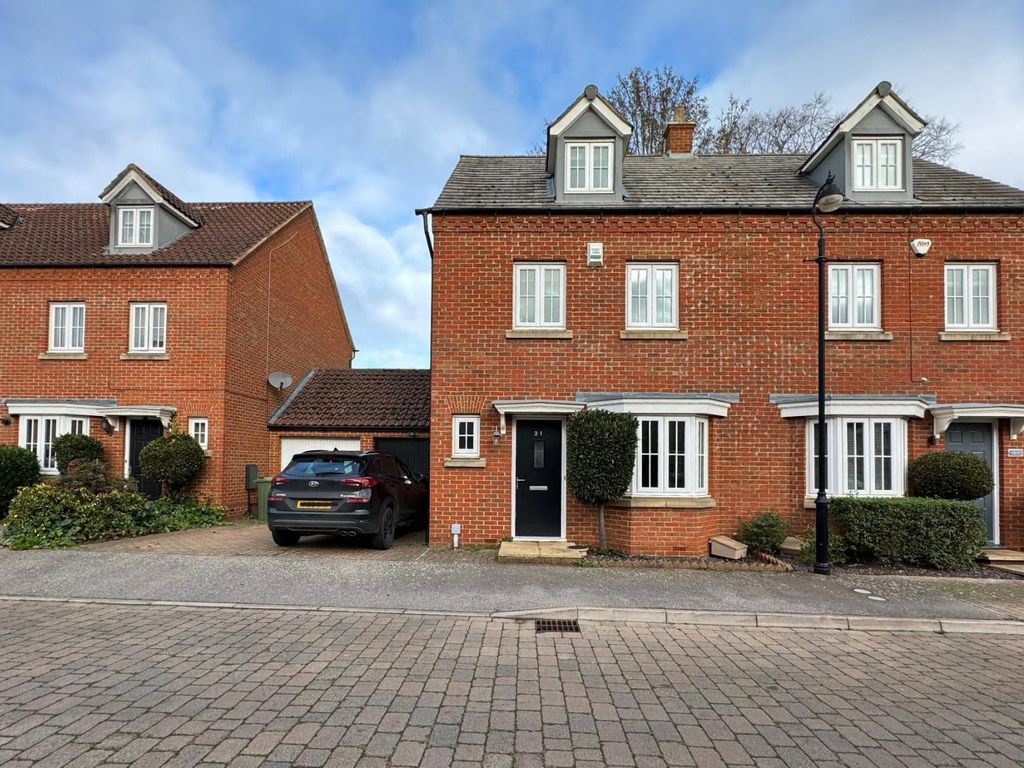 4 bed semidetached house for sale in Ibbett Lane, Potton, Potton SG19