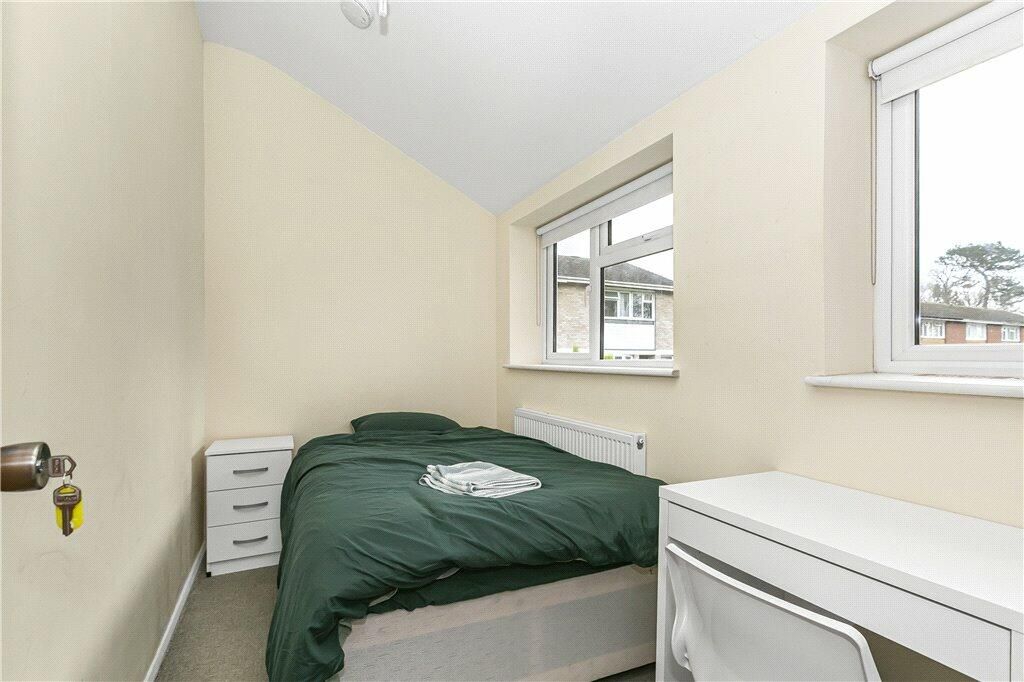 Room to rent in Cherrywood Avenue, Egham TW20, £650 pcm Zoopla