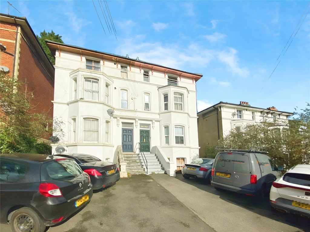 1 bed flat to rent in Buckland Hill, Maidstone, Kent ME16, £900 pcm