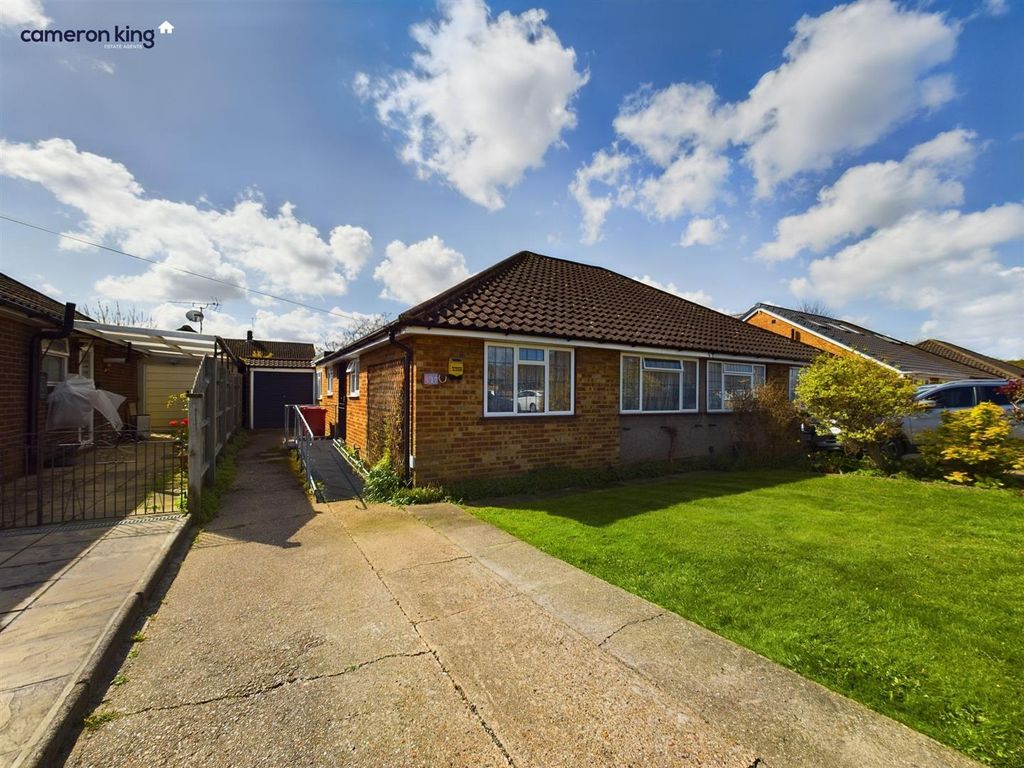 3 bed semidetached house for sale in Walpole Road, Burnham, Slough SL1