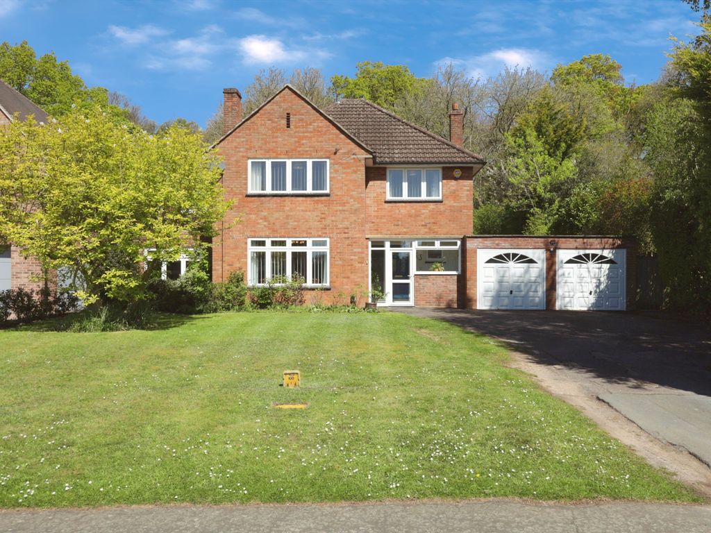 4 bed detached house for sale in Tilsworth Road, Beaconsfield HP9, £
