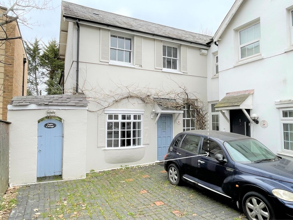 3 bed semidetached house for sale in Tenterden Grove, Hendon, London