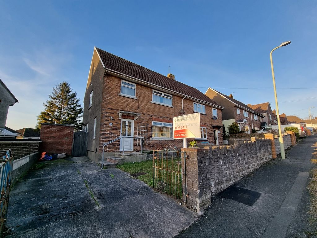 3 bed semidetached house for sale in Ystrad Fawr, Bridgend, Bridgend