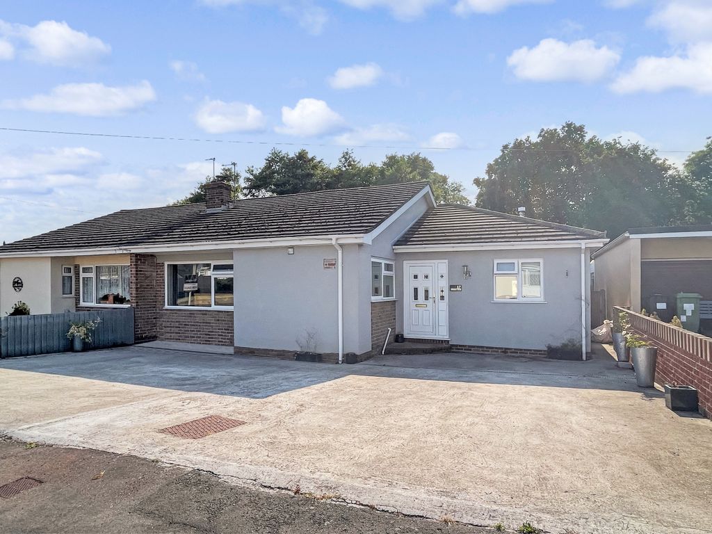 5 bed bungalow for sale in Broadway Avenue, Kingsteignton, Newton Abbot