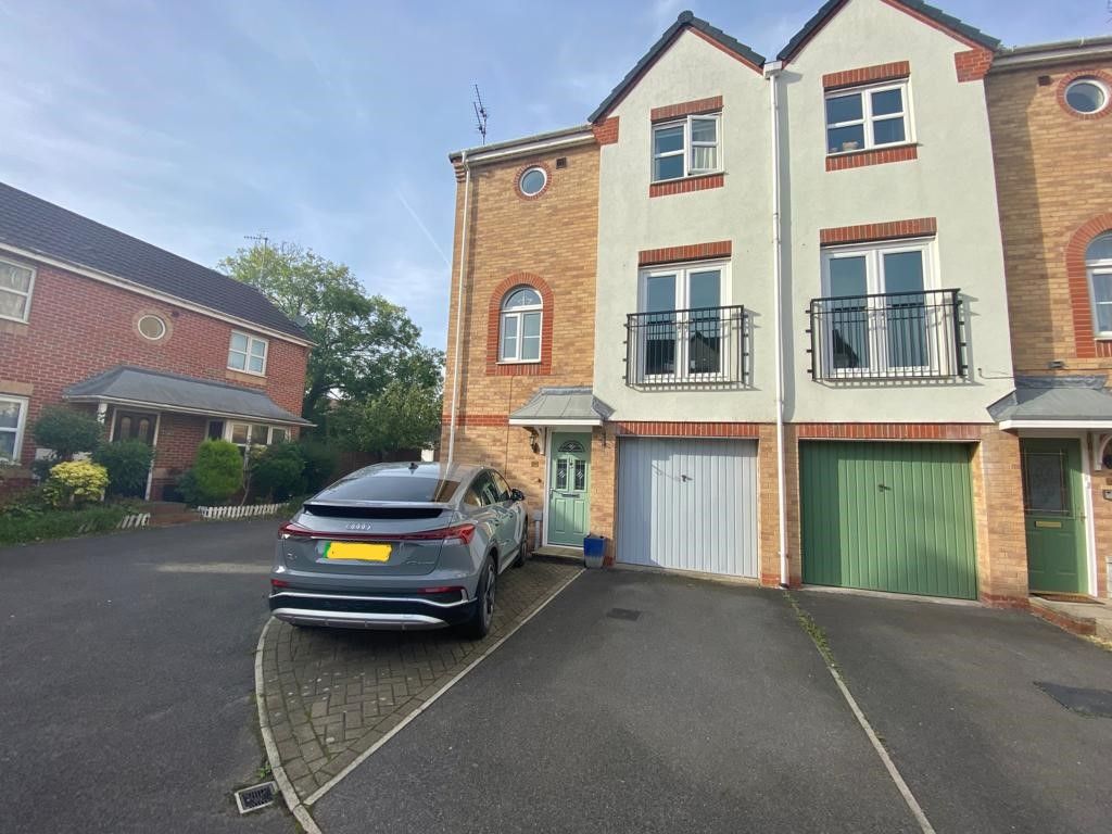 3 bed semidetached house for sale in Robin Bailey Way, Hucknall