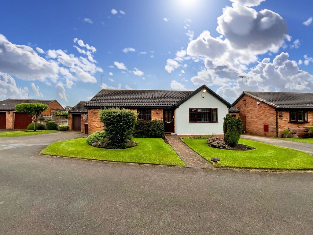 3 bed detached bungalow for sale in Willow Way, Forsbrook ST11, £