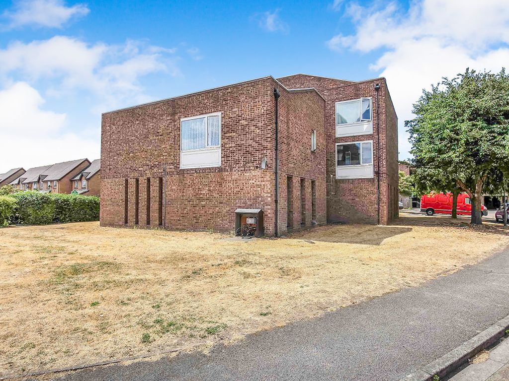 Studio to rent in Whitley Close, Stanwell, StainesUponThames