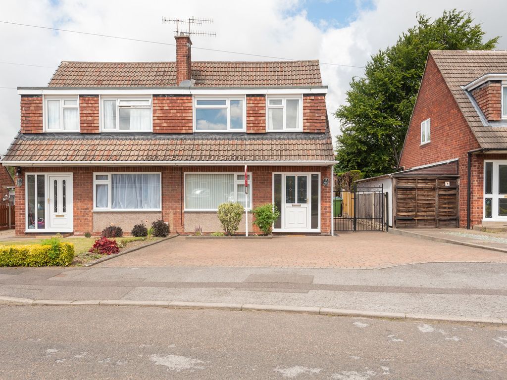 3 bed semidetached house for sale in Oakley Avenue, Chesterfield S40