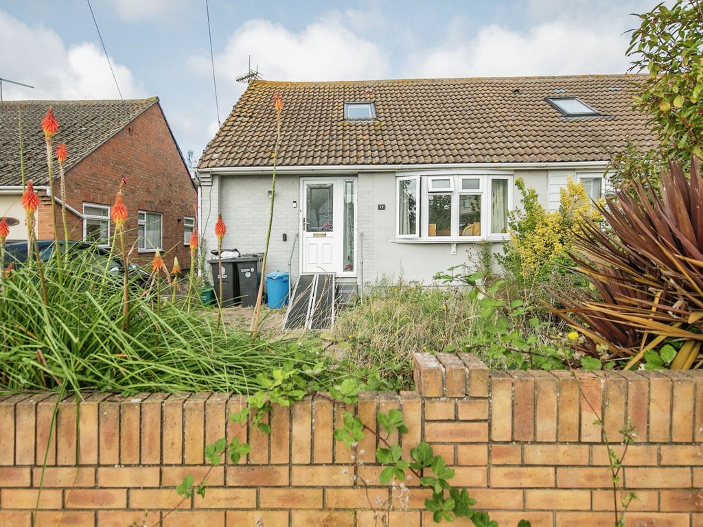 3 bed semidetached bungalow for sale in Jubilee Avenue, ClactonOnSea