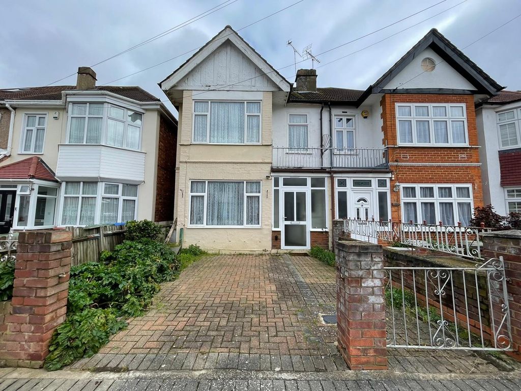 3 Bed Semi-detached House For Sale In Thurlby Road, Wembley HA0 - Zoopla