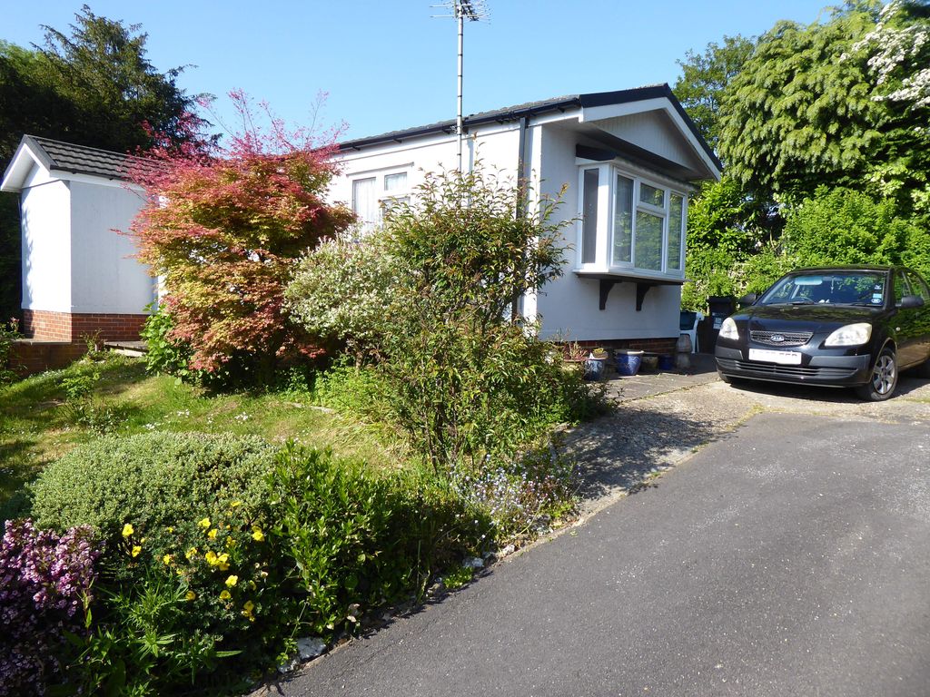 2 bed mobile/park home for sale in Beechwood Park, Ashurst Drive