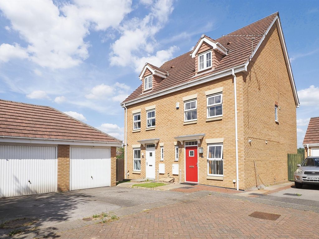 3 bed semidetached house for sale in Town Lands Close, Wombwell