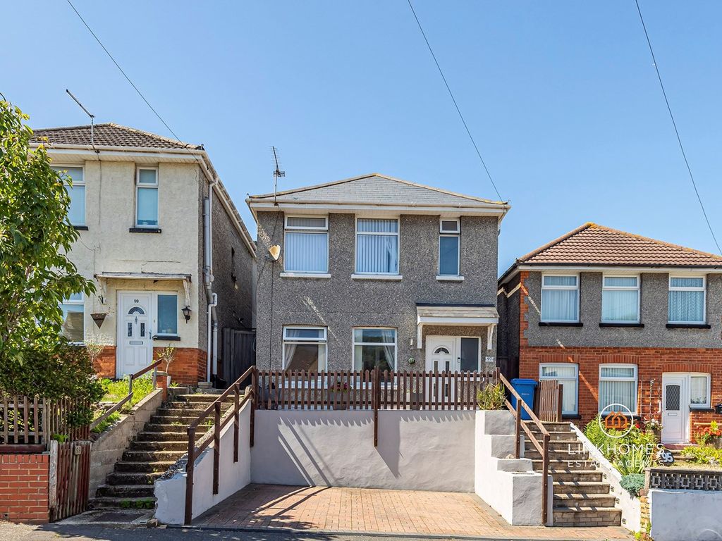 4 bed detached house for sale in Sheringham Road, Poole BH12, £425,000