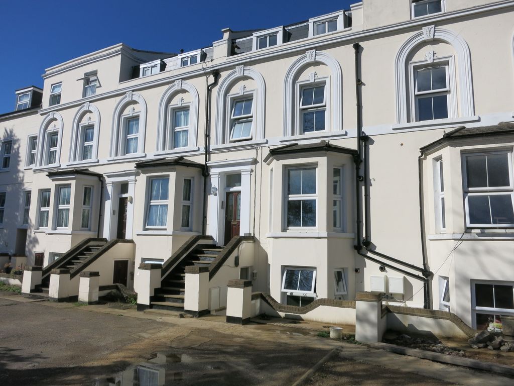 2 bed flat to rent in Hook Road, Surbiton KT6 Zoopla