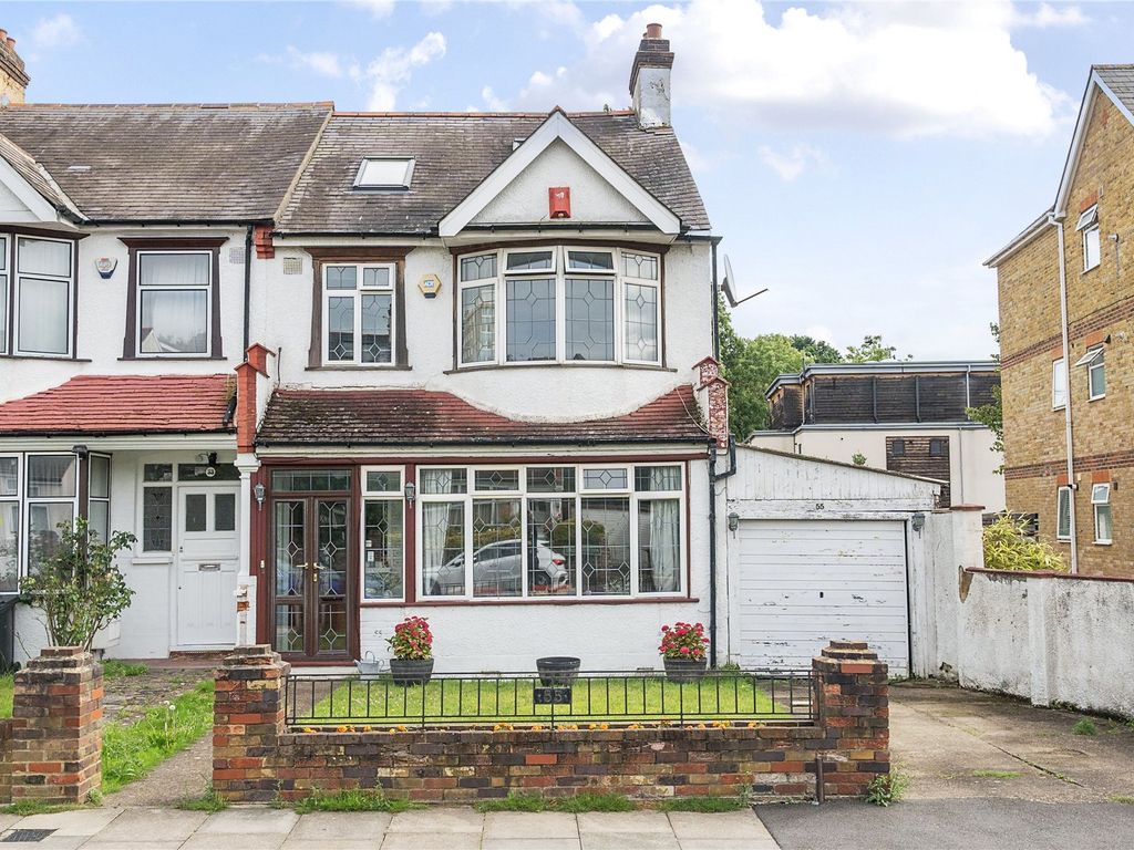 4 bed end terrace house for sale in Avenue Road, London SE20, £600,000