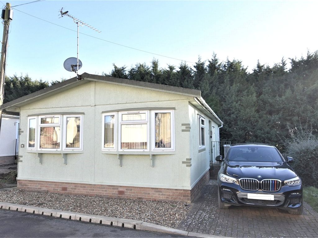 2 bed mobile/park home for sale in Valley Road, Horspath, Oxford